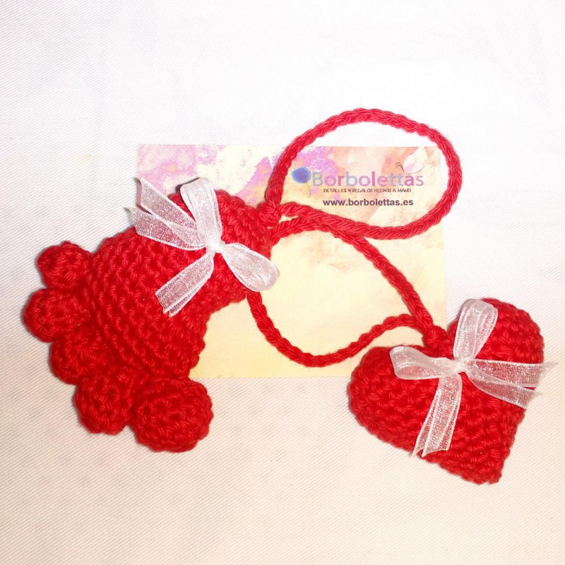 Conjunto de Pie y Corazón de la Suerte Rojos